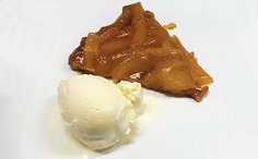 Tarte tatin van mango en cocosijs